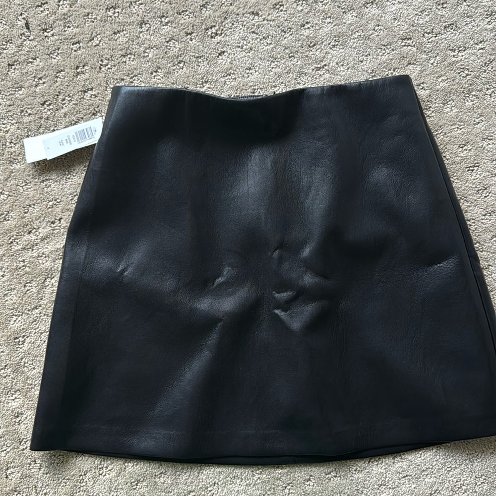 Aritzia classic mini skirt Wilfred